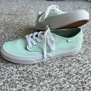 EUC Women's Vans Low Top Floral Mandal Sneakers size 8 in Sea-foam Green/Mint